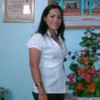 MAQUILLAJE SOCIAL DE NOCHE CON TONOS AZULES CLAROS Y OSCUROS 